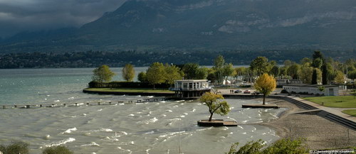 Cliquez pour agrandir- La plage du Bourget-du-Lac vente le 12 octobre 2009 - Photo  Christophe Gothi